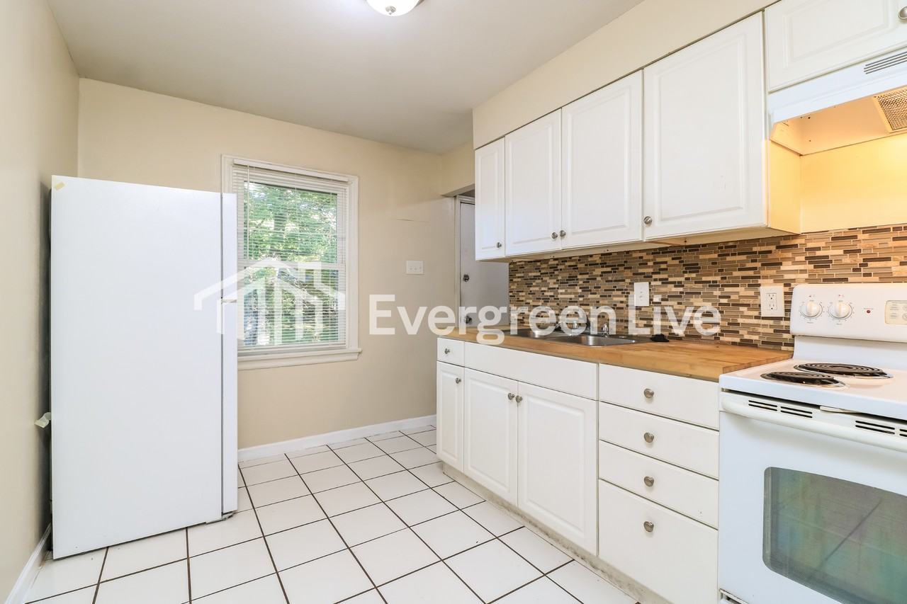 350 Brackleigh Ln - Photo 7 of 15