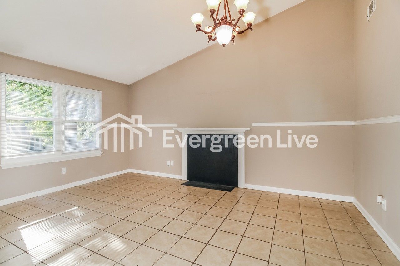 109 Raintree Ln - Photo 3 of 15