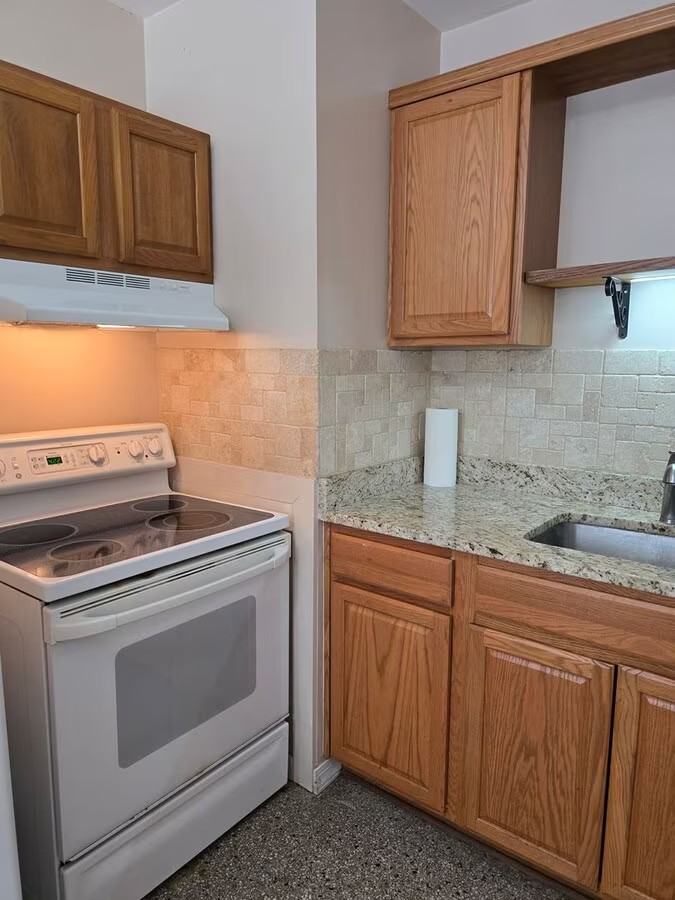 7018 Baywood Dr - Photo 6 of 24