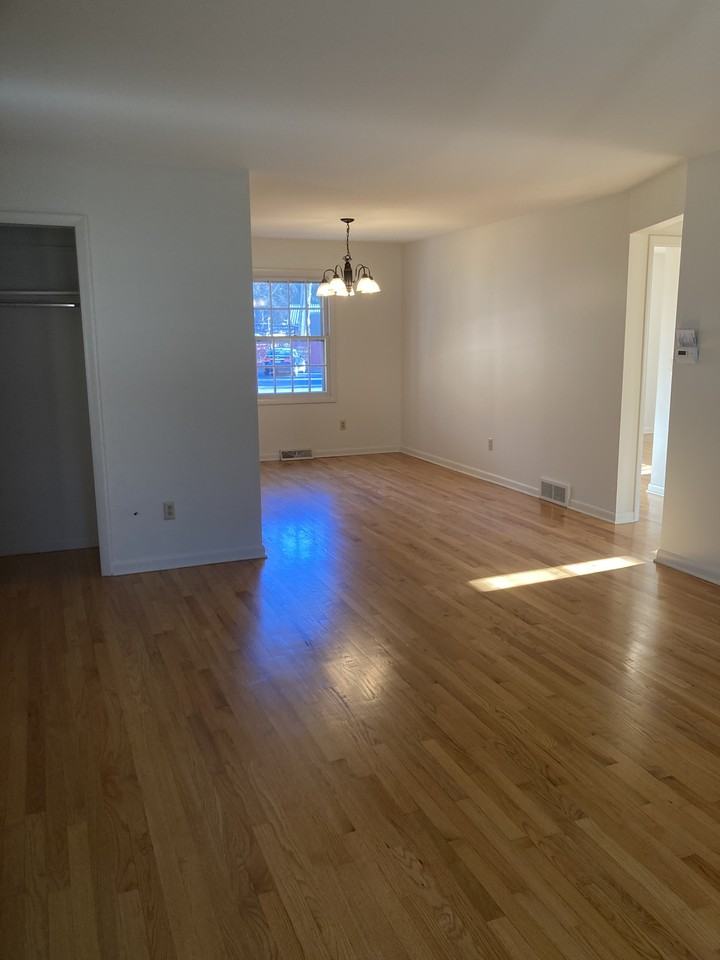 302 Kenwood Ave #3 - Photo 2 of 8