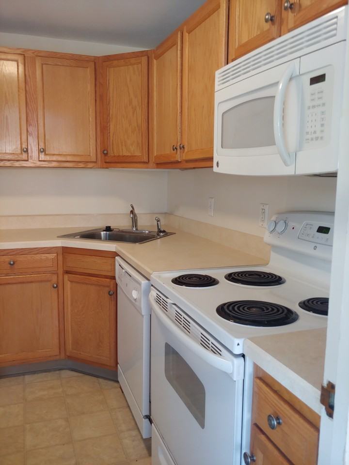 302 Kenwood Ave #3 - Photo 6 of 8