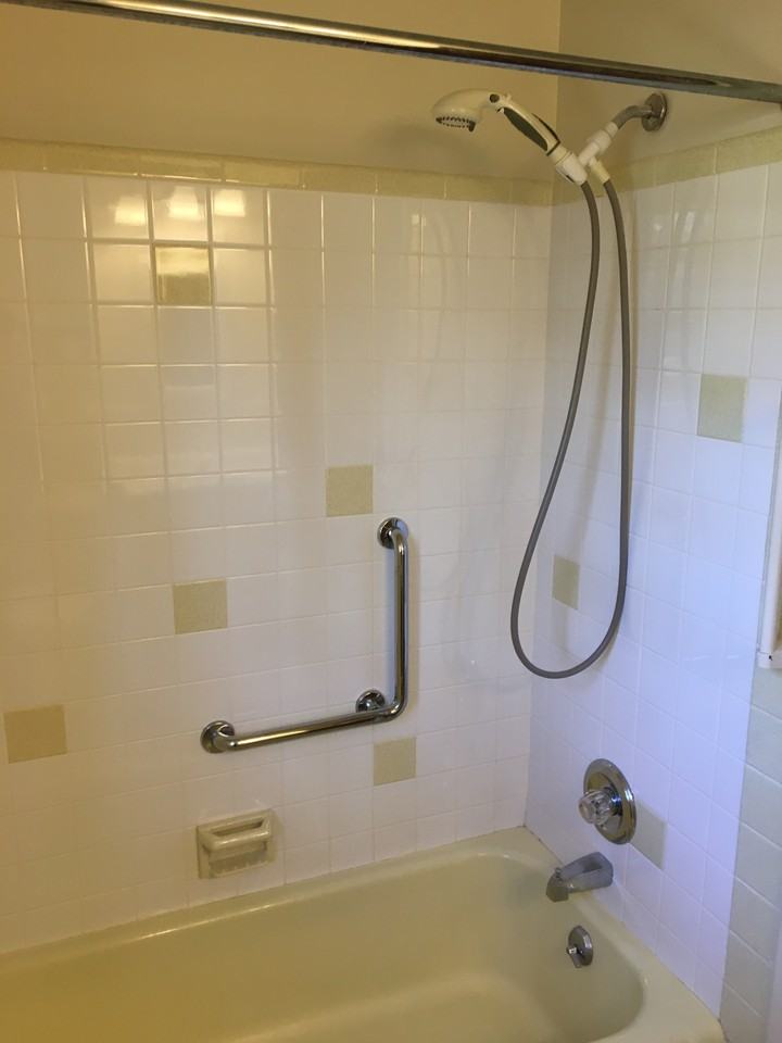 302 Kenwood Ave #3 - Photo 7 of 8