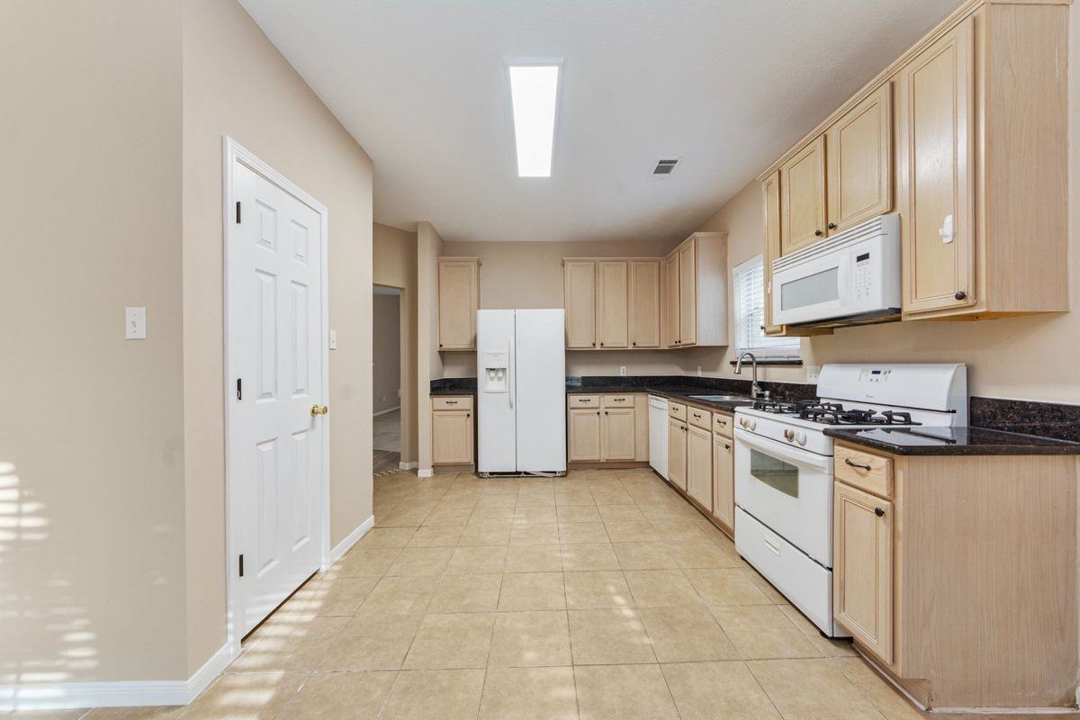 9107 Baber Dr - Photo 5 of 25