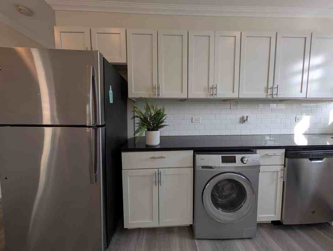 N Greenview Ave - Photo 3 of 8