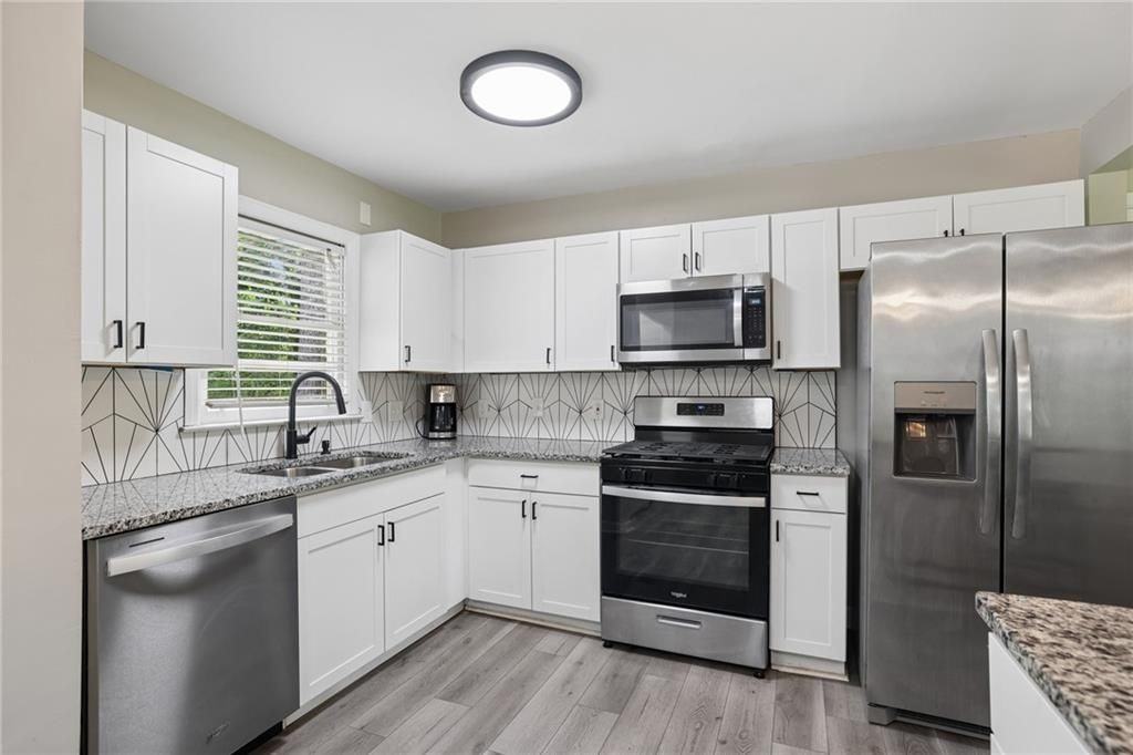 6385 Lobelia Rd Sw - Photo 7 of 20