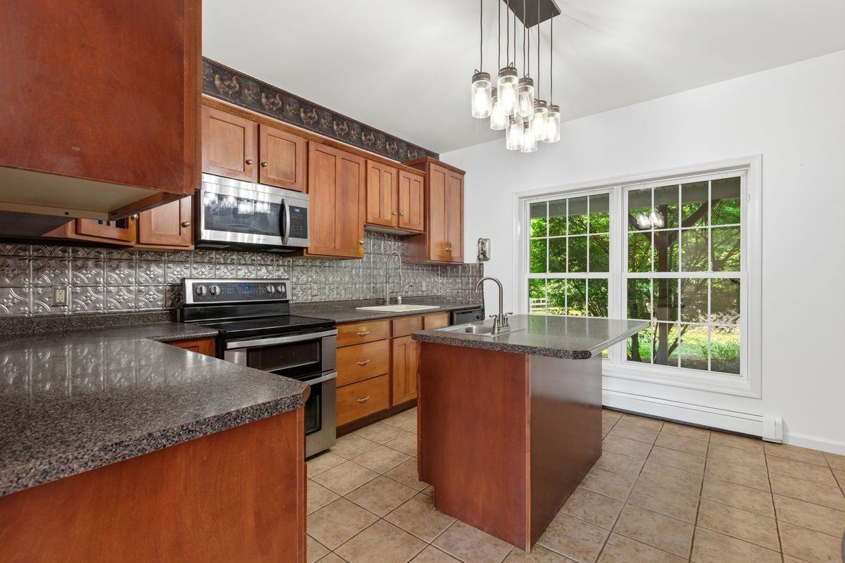 7 Van Keuren Ave - Photo 2 of 15