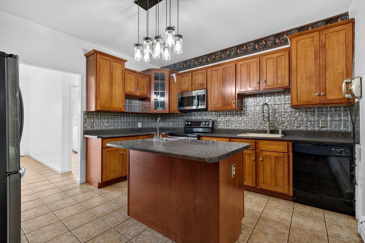 7 Van Keuren Ave - Photo 3 of 15