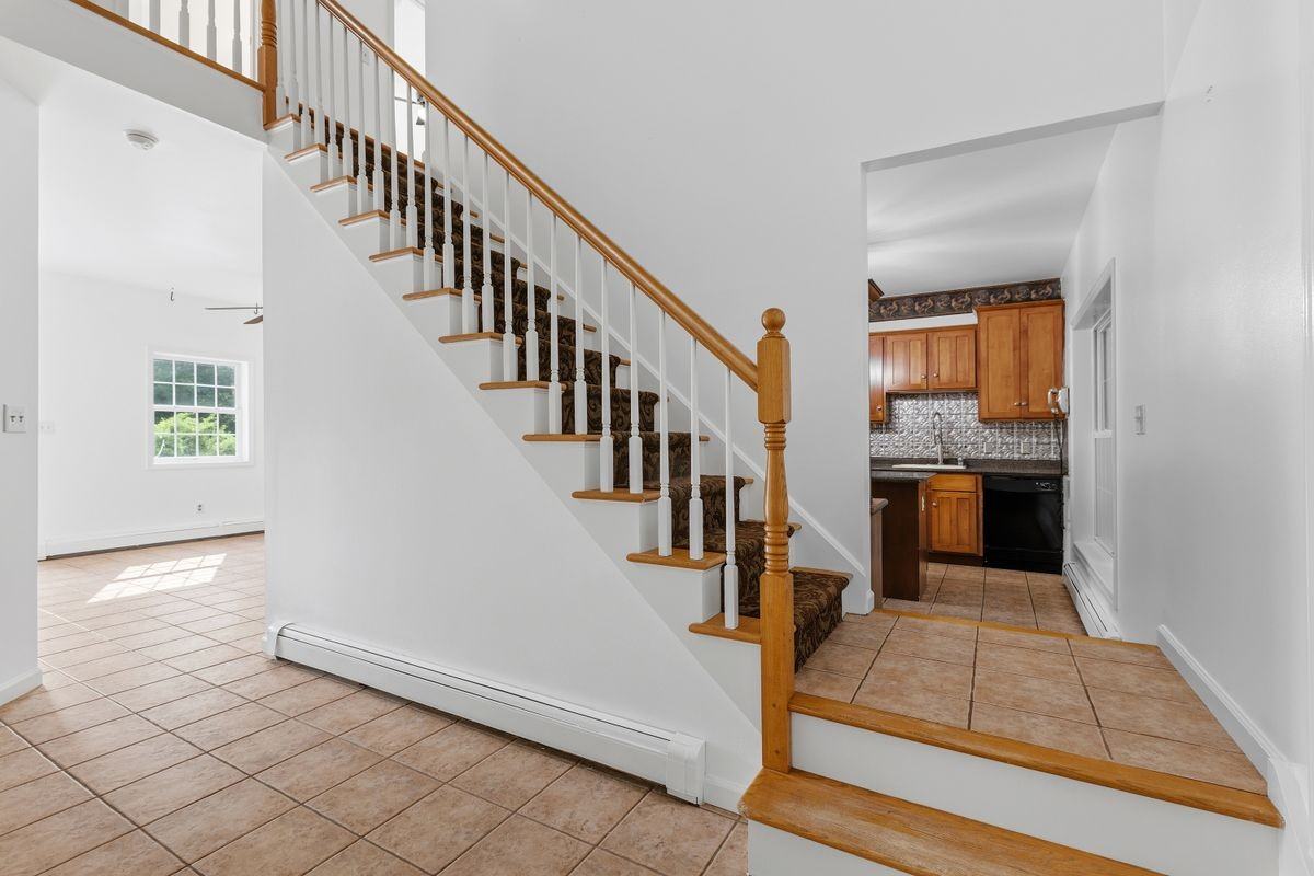 7 Van Keuren Ave - Photo 4 of 15