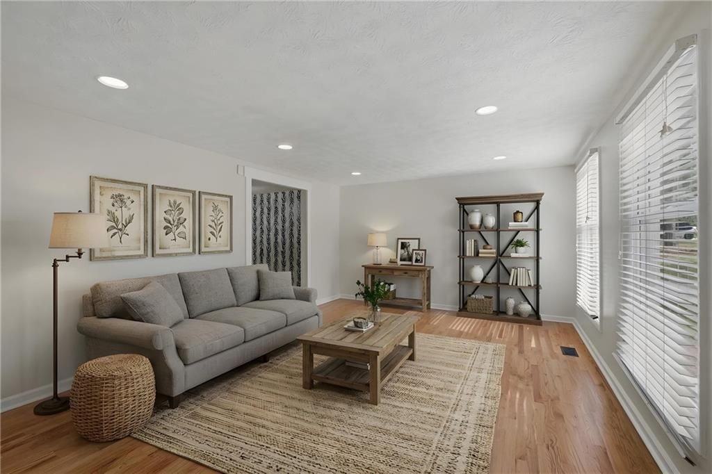 9470 Hillside Dr - Photo 5 of 36