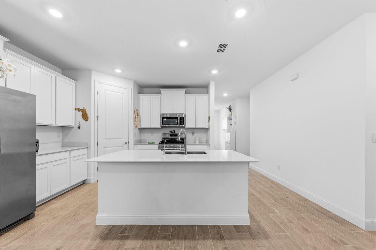 479 Kingbird Dr - Photo 5 of 31
