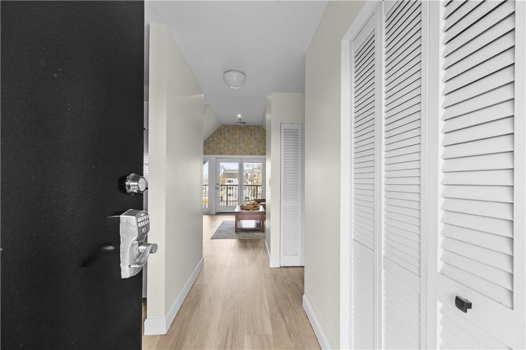 580 Thames St ##B2 - Photo 2 of 27