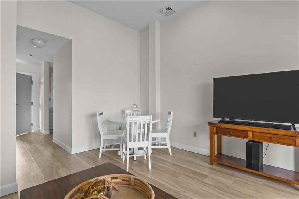 580 Thames St ##B2 - Photo 6 of 27