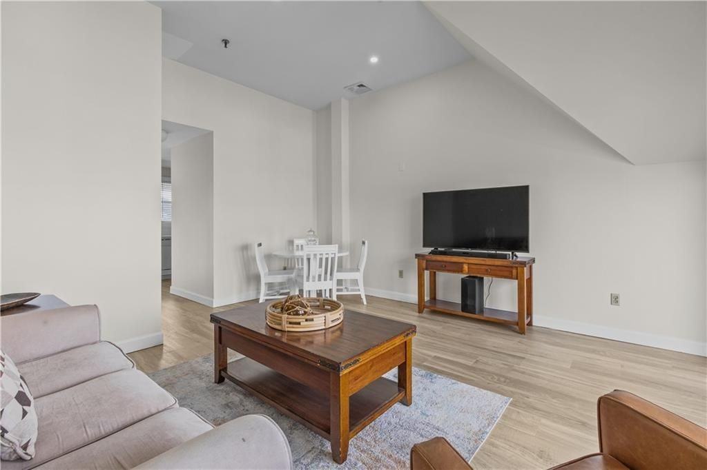 580 Thames St ##B2 - Photo 7 of 27
