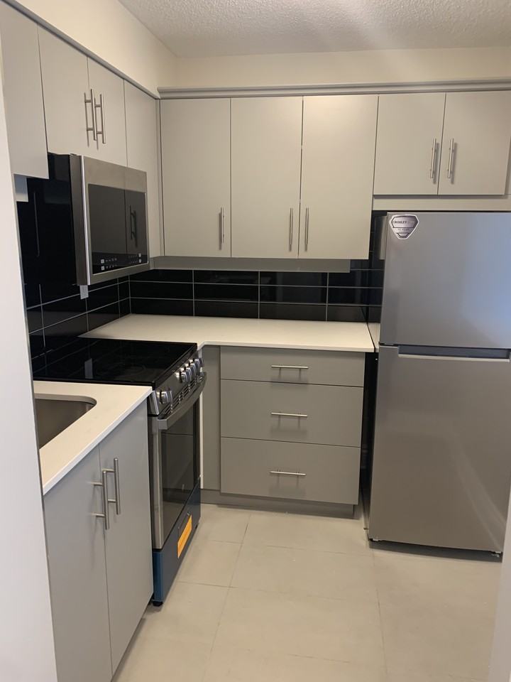 215 Clarence St · 403