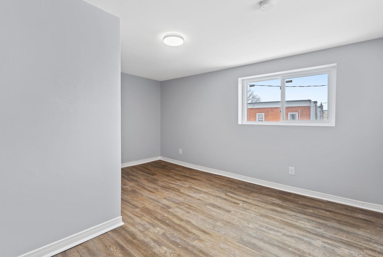 235 Percy Street - Photo 3 of 10