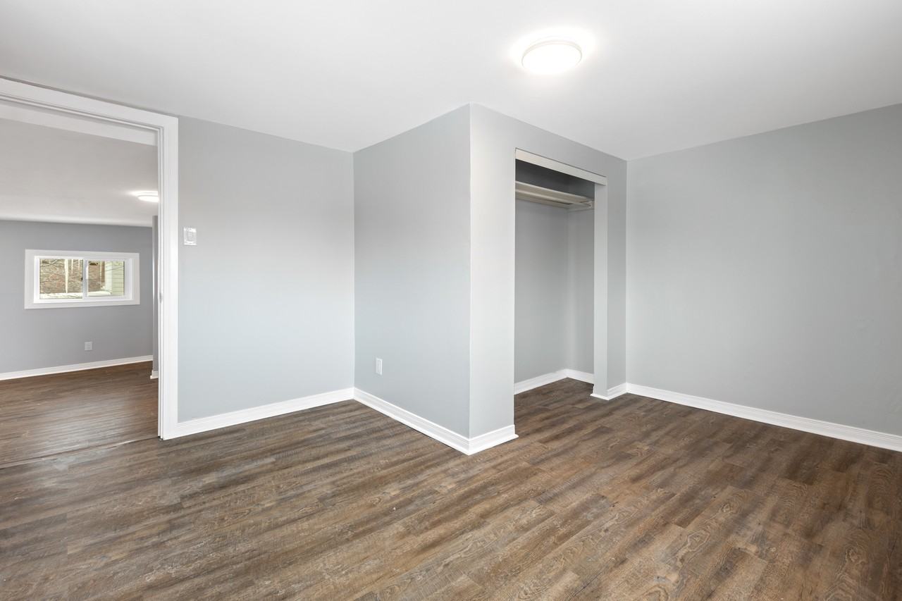 235 Percy Street - Photo 4 of 10