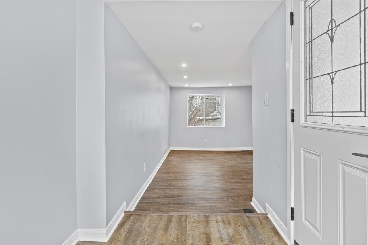 235 Percy Street - Photo 7 of 10