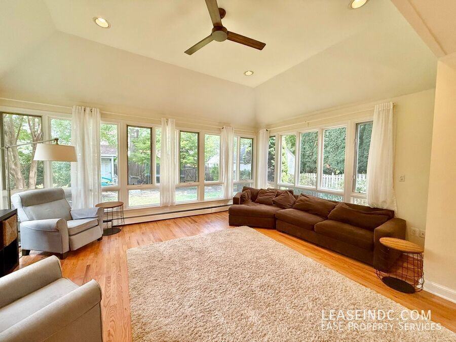 4825 Butterworth Pl Nw - Photo 5 of 38
