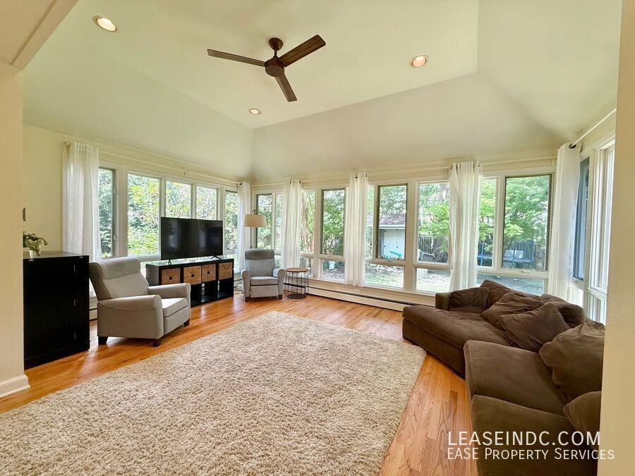 4825 Butterworth Pl Nw - Photo 6 of 38