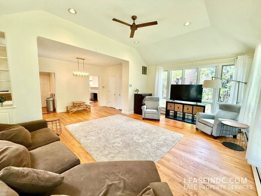 4825 Butterworth Pl Nw - Photo 7 of 38