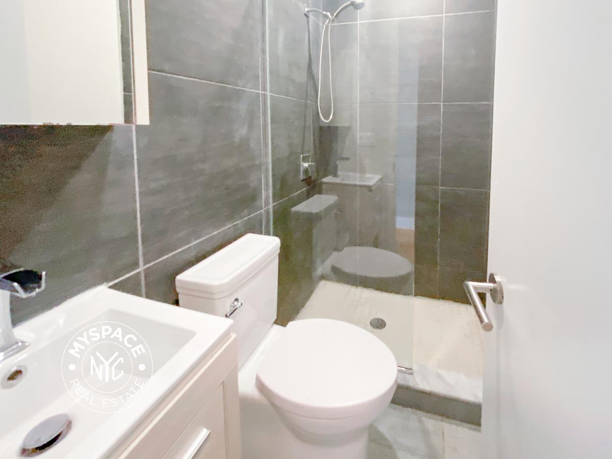 1020 Park Pl #BB - Photo 6 of 9