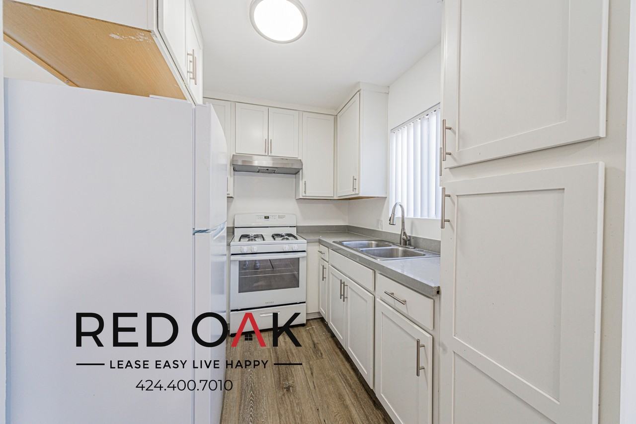 7502 Canby Ave #4 - Photo 5 of 14