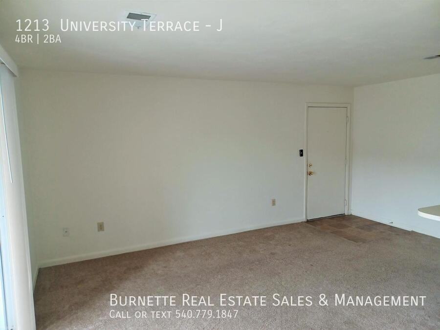 1213 University Ter #J - Photo 3 of 8