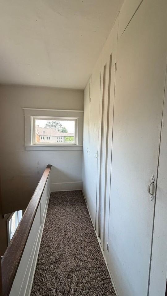810 E Division St - Photo 4 of 22