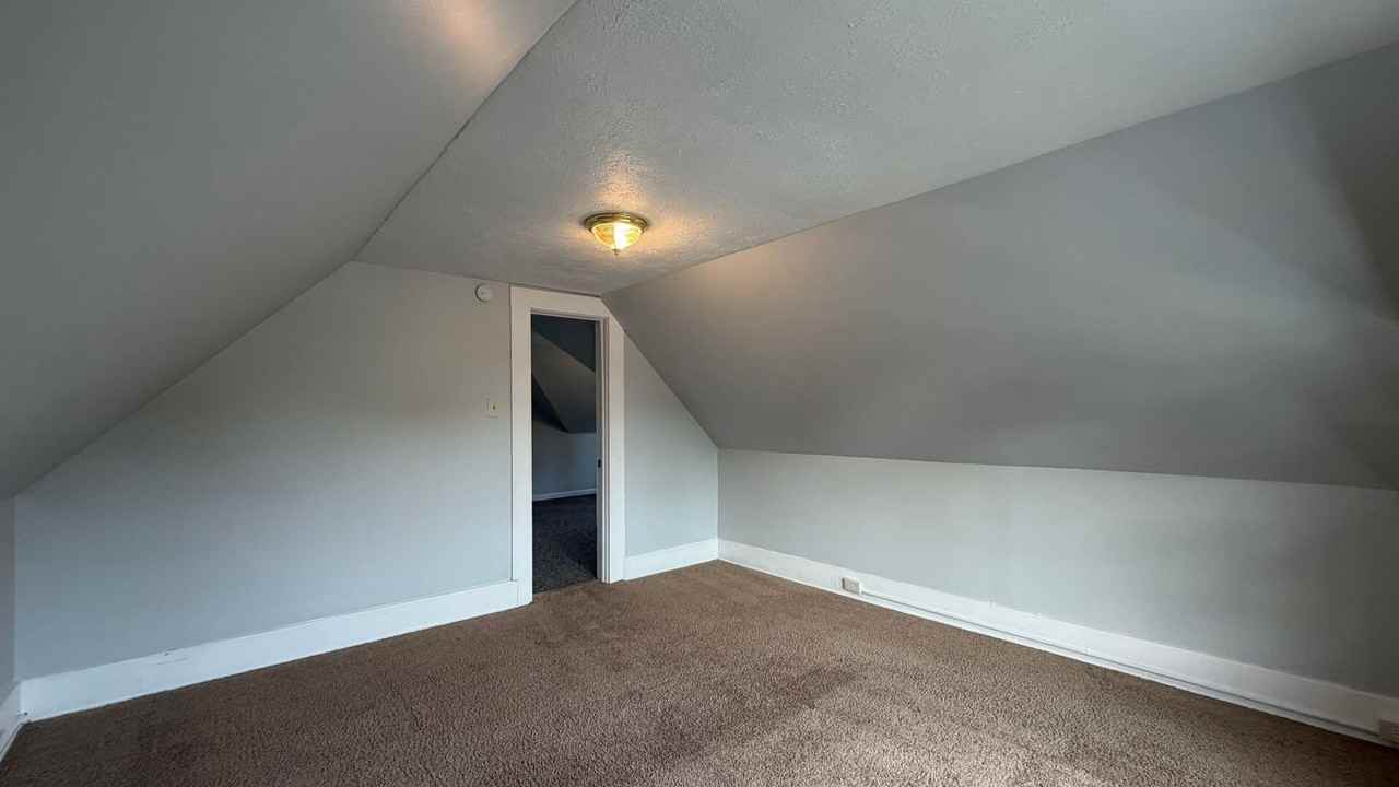 810 E Division St - Photo 7 of 22