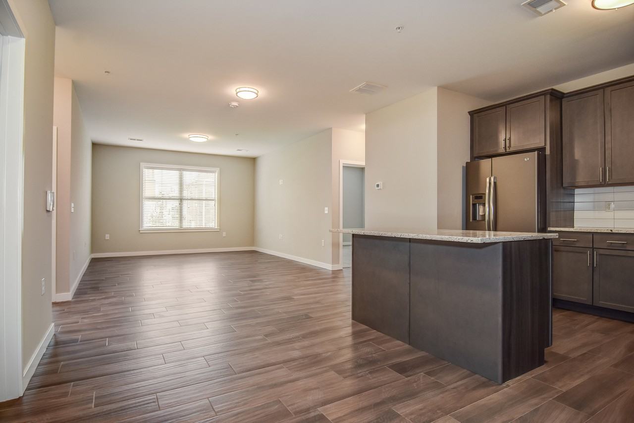 Luxury Rental With Private Parking - Photo 2 of 45