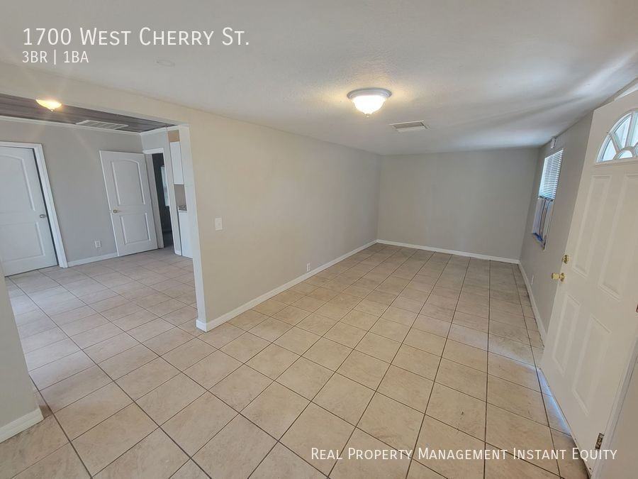 1700 W Cherry St - Photo 2 of 10