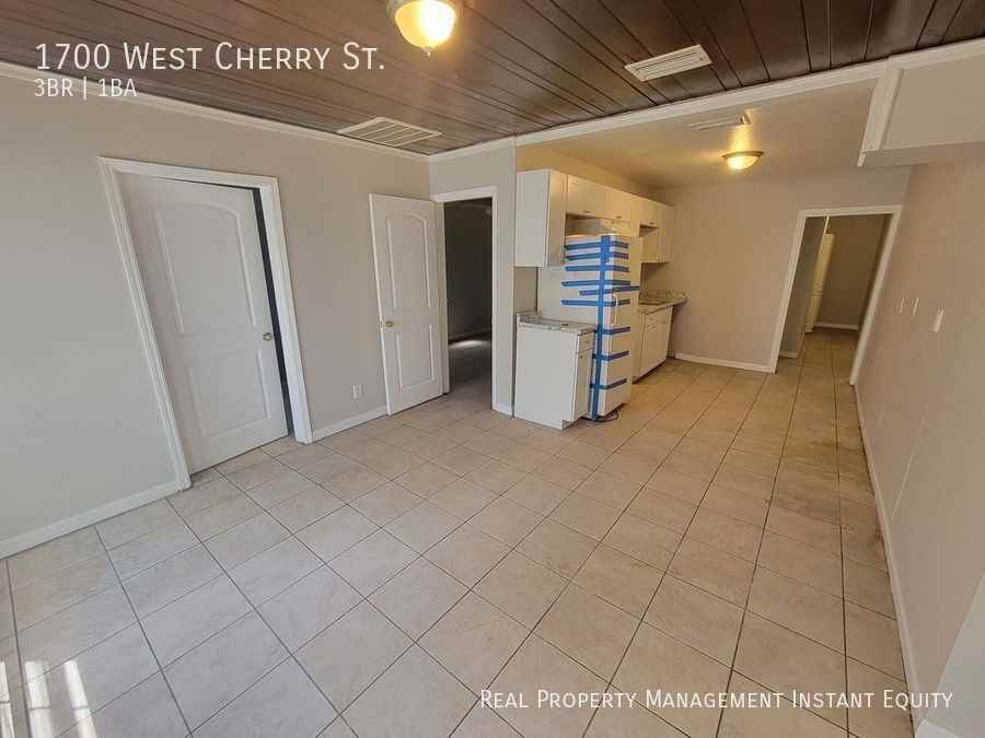 1700 W Cherry St - Photo 3 of 10