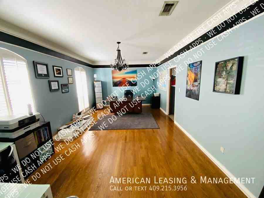 4820 Edgewood Ln - Photo 4 of 25