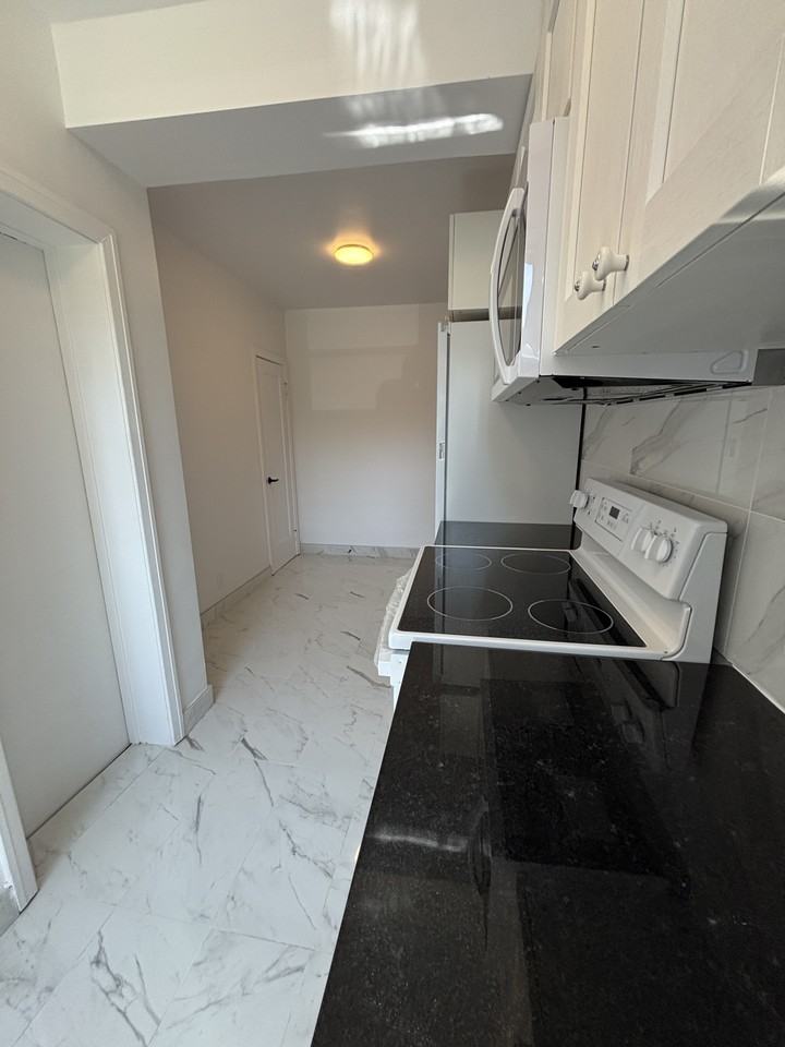 5745 - Photo 3 of 12