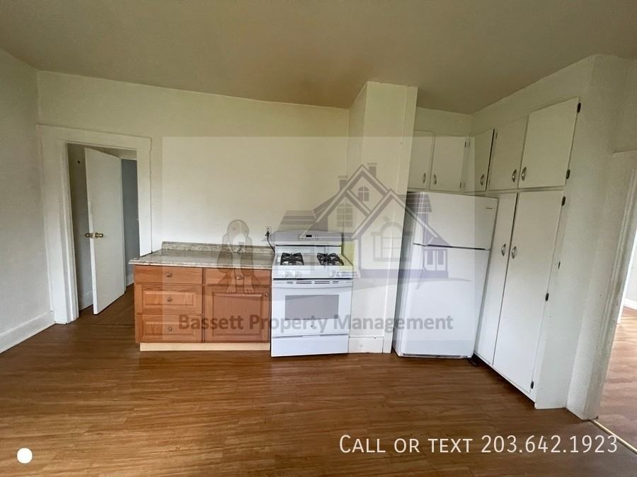 HUBBARD & - Photo 3 of 14