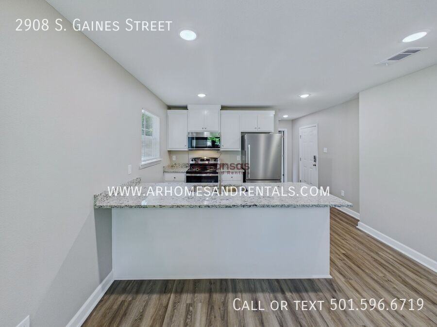 2908 S Gaines St - Photo 4 of 15