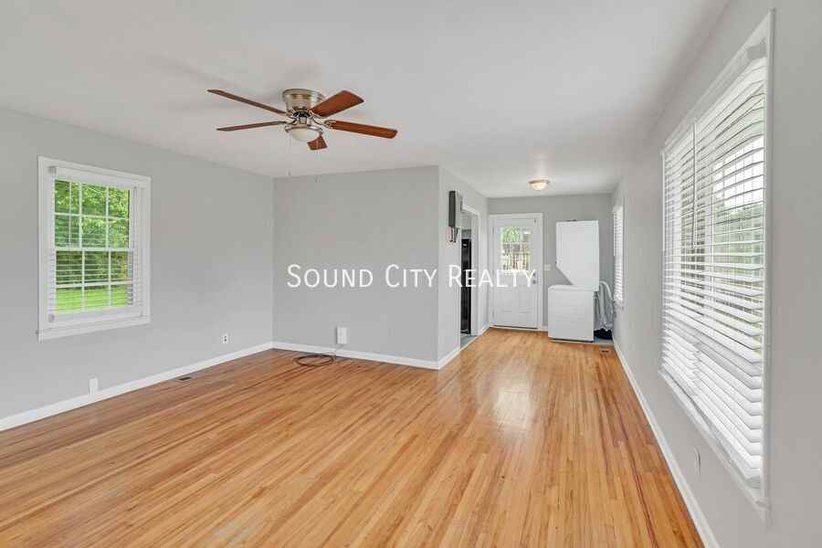 4010 Liberty St - Photo 2 of 21