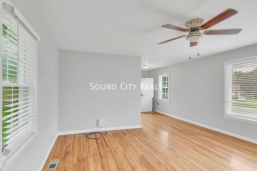 4010 Liberty St - Photo 3 of 21
