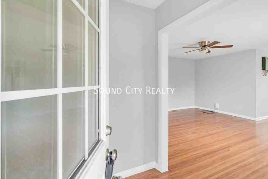 4010 Liberty St - Photo 4 of 21
