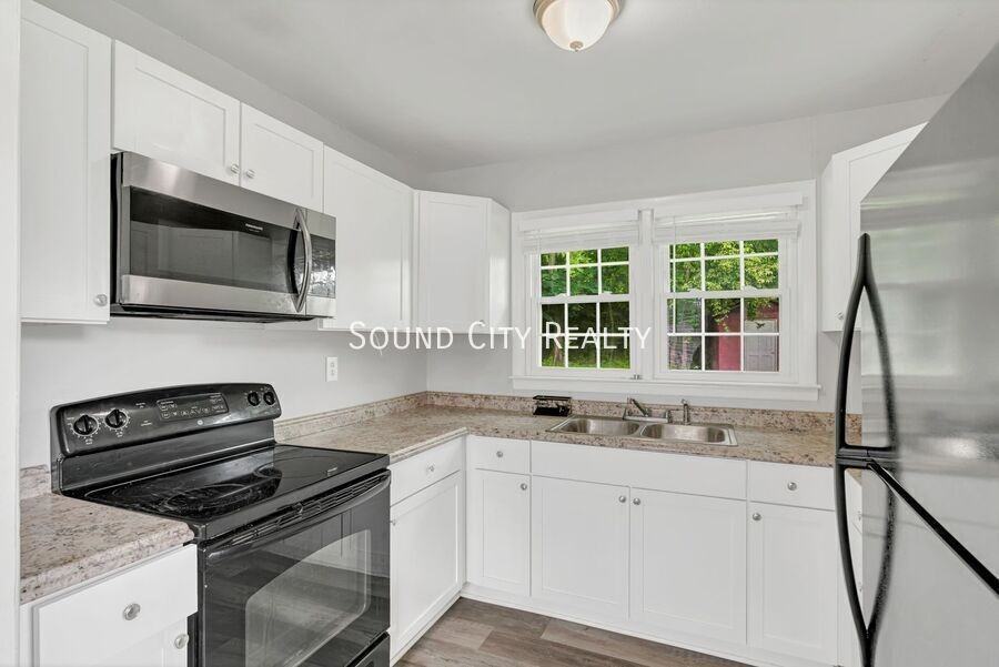 4010 Liberty St - Photo 6 of 21