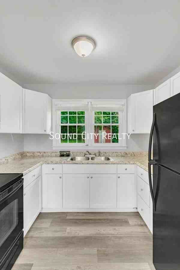 4010 Liberty St - Photo 7 of 21