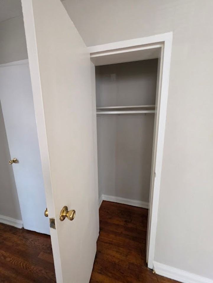 214 KENILWORTH AVE NE - Photo 4 of 8