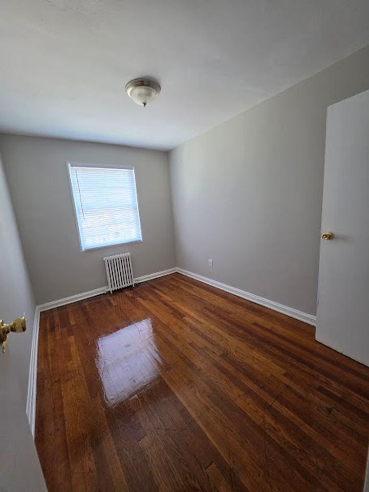 214 KENILWORTH AVE NE - Photo 6 of 8
