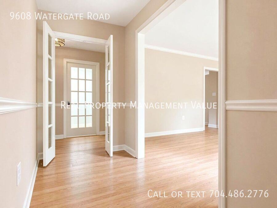 9608 Watergate Rd - Photo 2 of 32