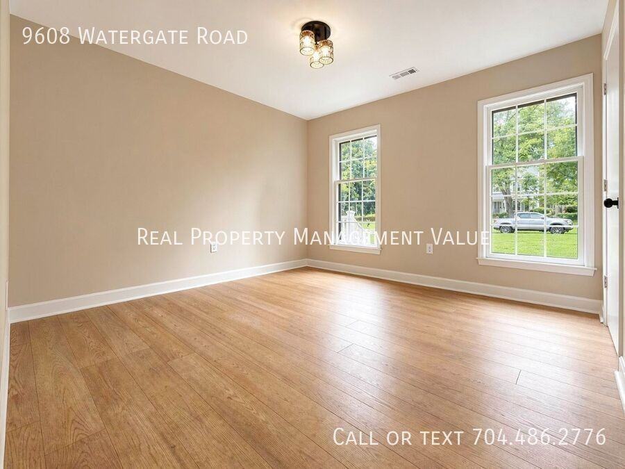 9608 Watergate Rd - Photo 5 of 32