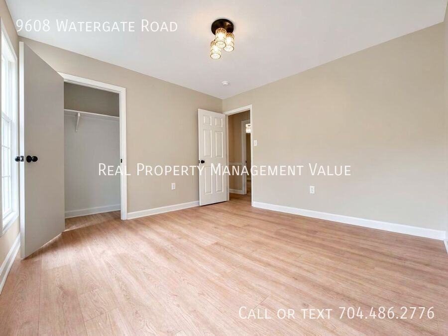 9608 Watergate Rd - Photo 6 of 32