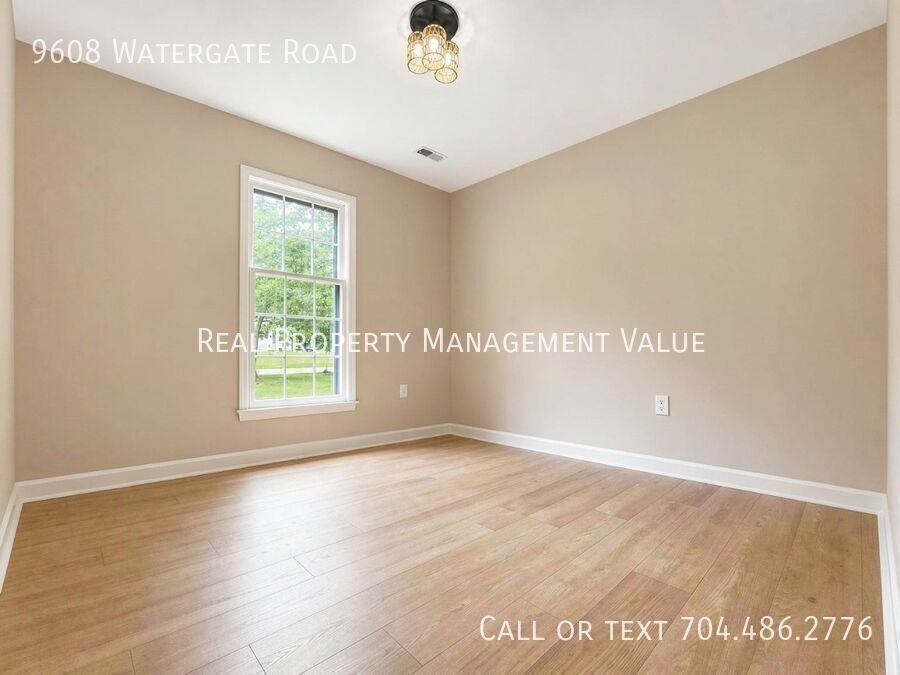 9608 Watergate Rd - Photo 7 of 32