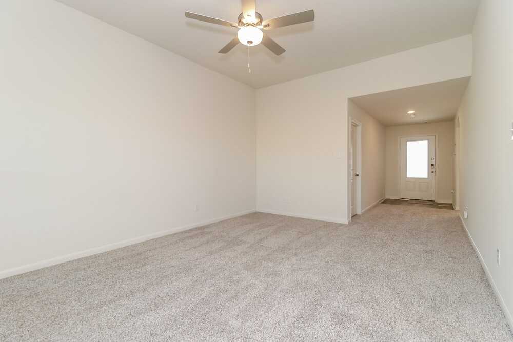 1313 Woodwinds Dr - Photo 3 of 15