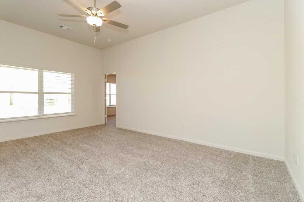 1313 Woodwinds Dr - Photo 4 of 15
