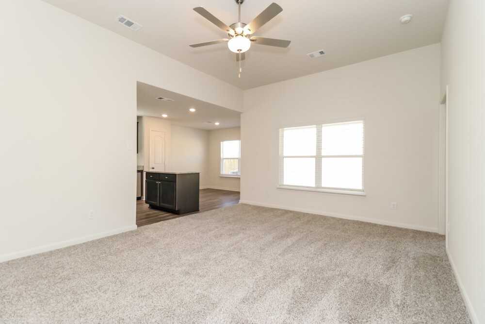 1313 Woodwinds Dr - Photo 5 of 15